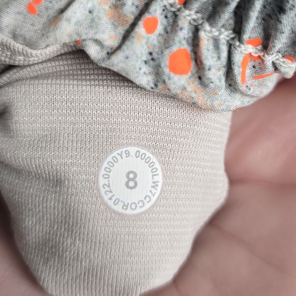 Lululemon Hotty Hot Low Rise Short 2.5" reflective - Picture 10 of 10